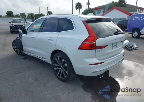 2023 Volvo Xc60 B5 Ultimate Bright Theme z USA, uszkodzony, nr VIN YV4L12DA1P1340199